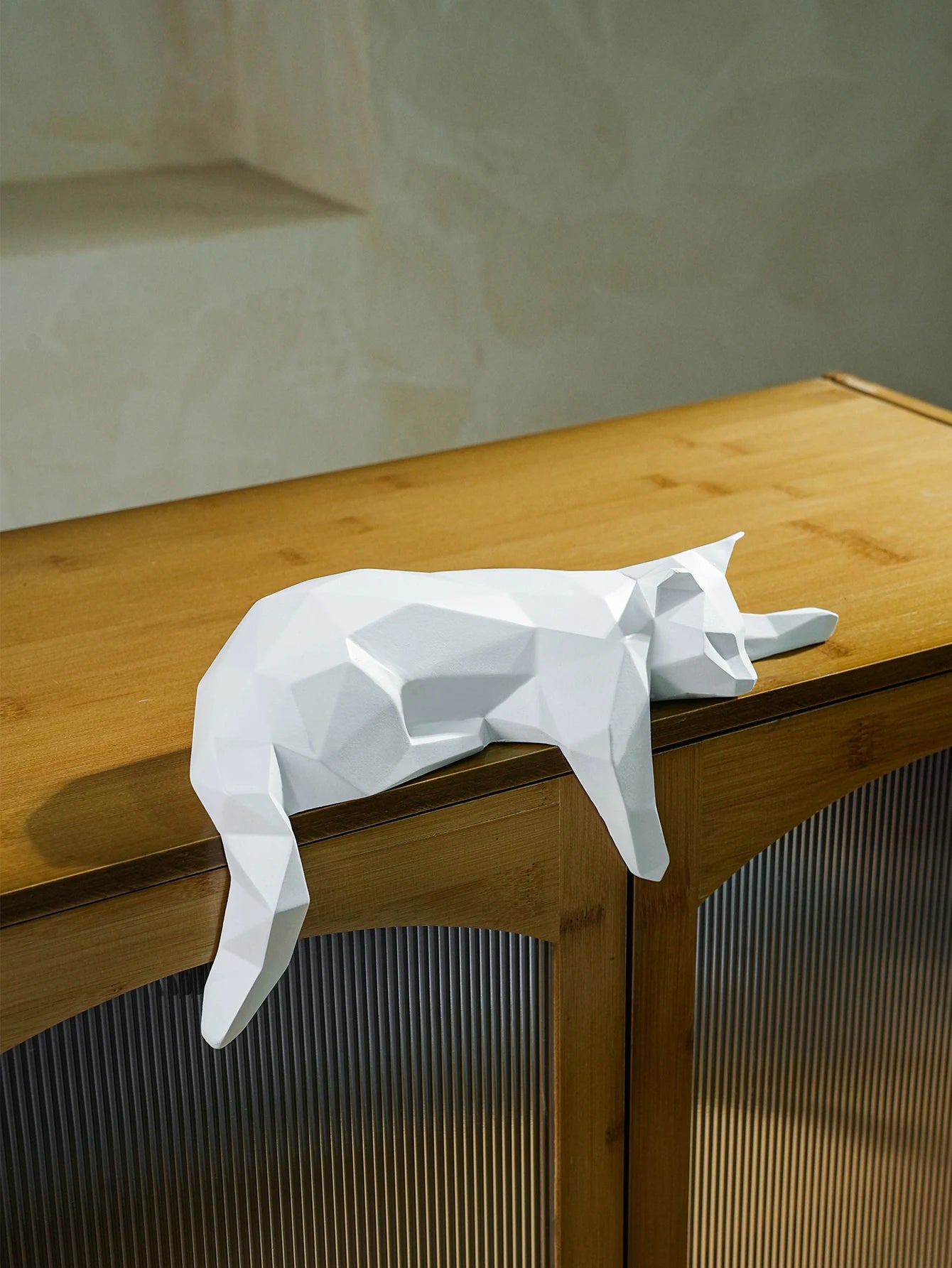 "Lying Cat" – Modern Elegance in a Geometric Sculpture