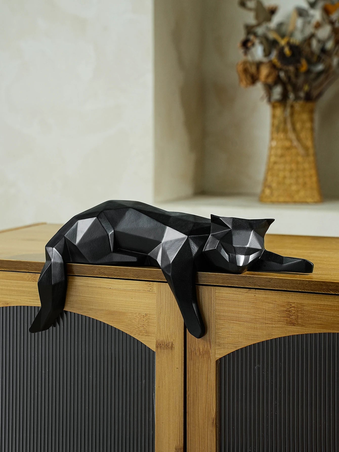 "Lying Cat" – Modern Elegance in a Geometric Sculpture